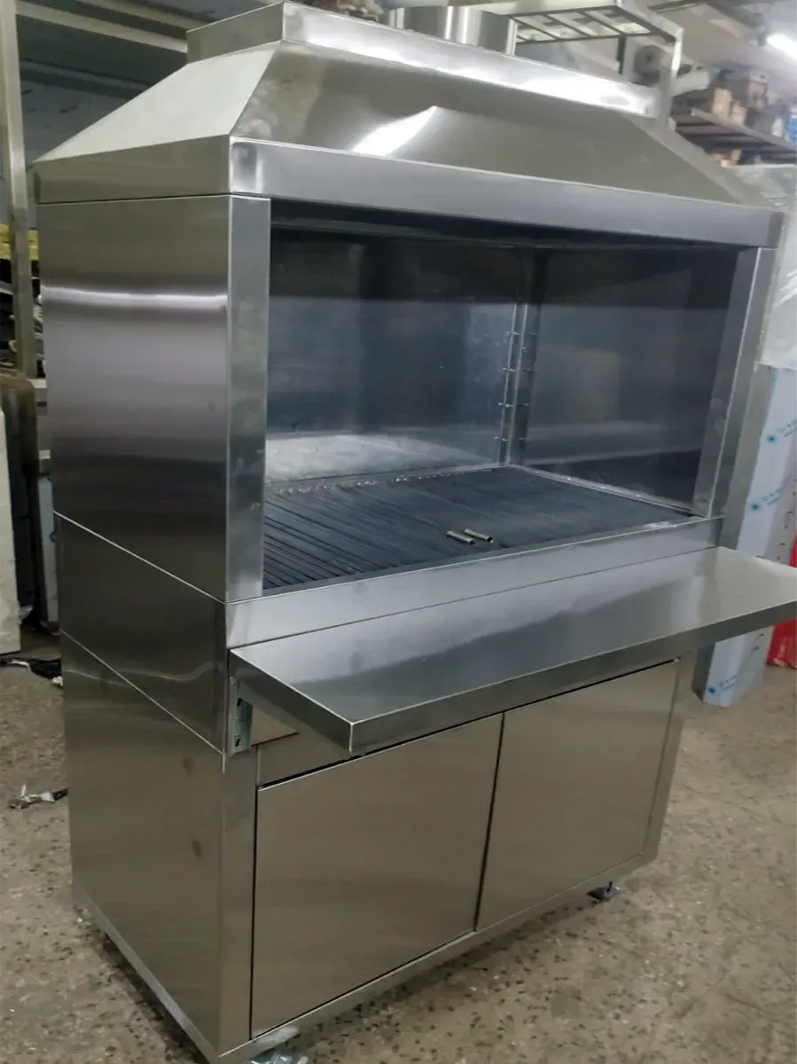 شواية ستانلس ستيل مع مدخنة وخزانة – 100×55×175 سم، مبطنة بالطوب الحراري، فحم