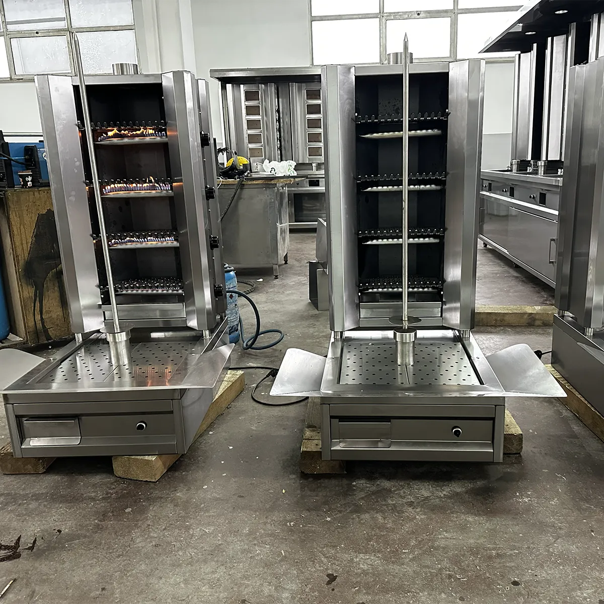 Profesyonel Gaz Destekli Köz Döner Ocağı – Otomatik Motorlu & Paslanmaz Gövde