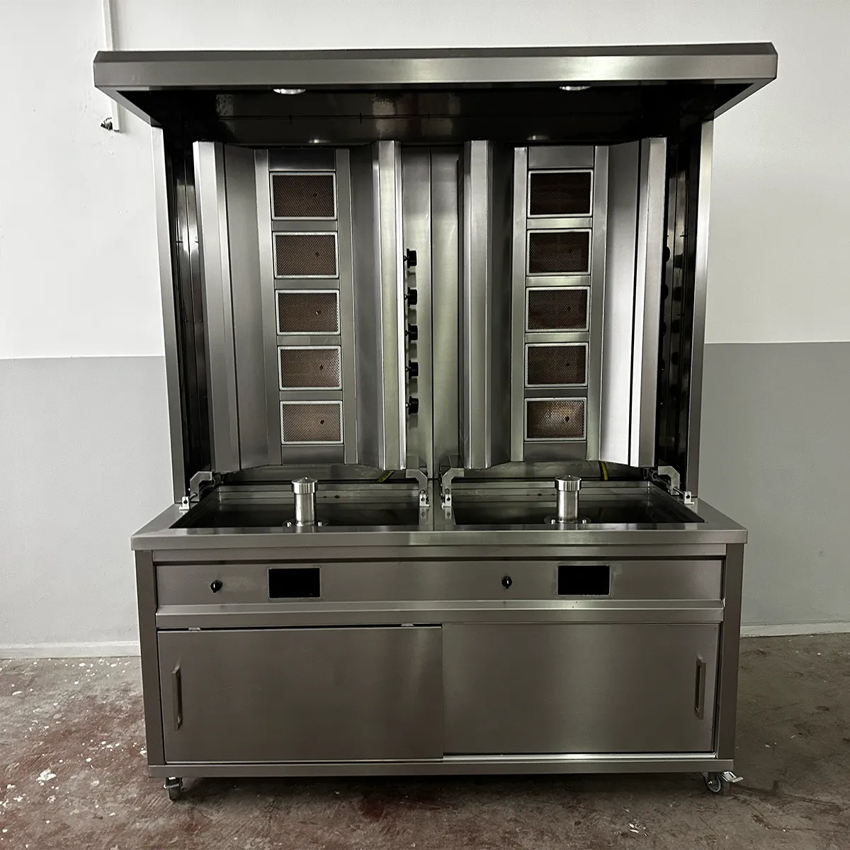 Profesyonel Gazlı İkili Grup Döner Makinası – Otomatik Motorlu, Davlumbazlı, Çalışma Dolaplı