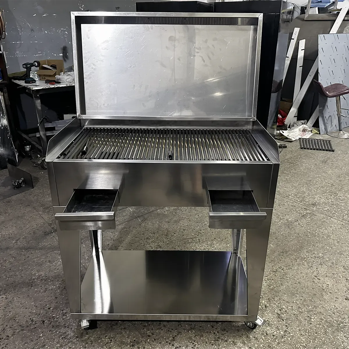 شواية حديقة ستانلس ستيل احترافية – 100×55×100 سم، مبطنة بالطوب الحراري مع شبكات تحمير